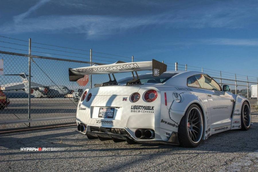  Nissan GT-R by Liberty Walk 2014 года  (фото 14 из 15)